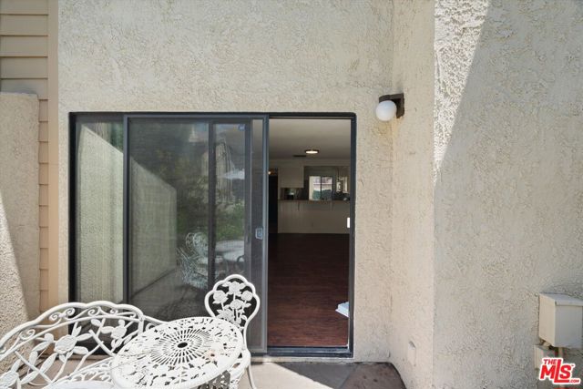 5720 Owensmouth Avenue, Woodland Hills CA: https://media.crmls.org/mediaz/89b409fa-6baa-4412-a5b0-b3c93fc5937d.jpg