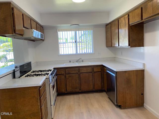 8828 North Bank Drive, Ventura CA: https://media.crmls.org/mediaz/89b47cc8-3233-45e2-b4d4-31bacbaf996b.jpg