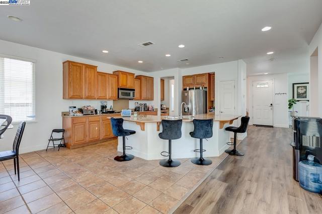 53 Puffin Cir, Oakley CA: https://media.crmls.org/mediaz/89b4a9f4-7e8a-4b98-bea7-718a06dc90bd.jpg