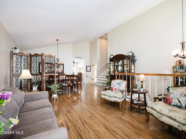 709 Zinnia Court, Thousand Oaks CA: https://media.crmls.org/mediaz/89b5d340-aafd-4899-a2e4-7f108b86fb66.jpg