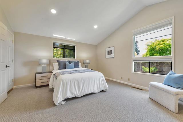 171 E Creek Drive, Menlo Park CA: https://media.crmls.org/mediaz/89b6a6dc-153d-492f-85d9-63c1e290a2e4.jpg