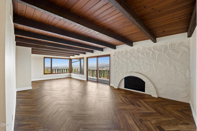 1027 Garrido Drive, Camarillo CA: https://media.crmls.org/mediaz/89b6bdf1-28b1-4536-8ce3-ffd2608566bd.jpg