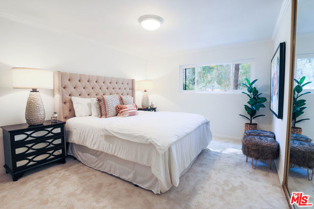 6700 Hillpark Drive, Los Angeles CA: https://media.crmls.org/mediaz/89b70d1b-8ba0-4667-a797-3cb0d21ea4c1.jpg