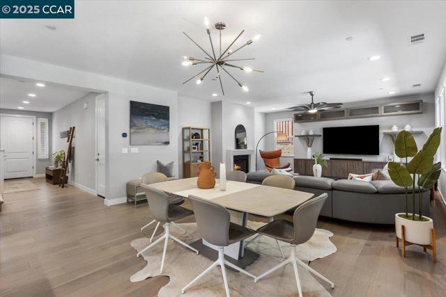 17691 Whisper Ln, Castro Valley CA: https://media.crmls.org/mediaz/89b7bf0c-54e7-4c94-bd8e-ae3284fa1335.jpg