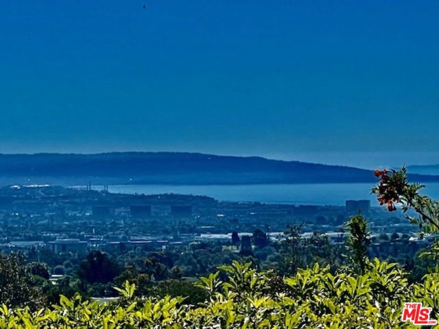 12400 Deerbrook Lane, Los Angeles CA: https://media.crmls.org/mediaz/89b7dd5c-8345-48a8-99fb-f018c0f24e95.jpg