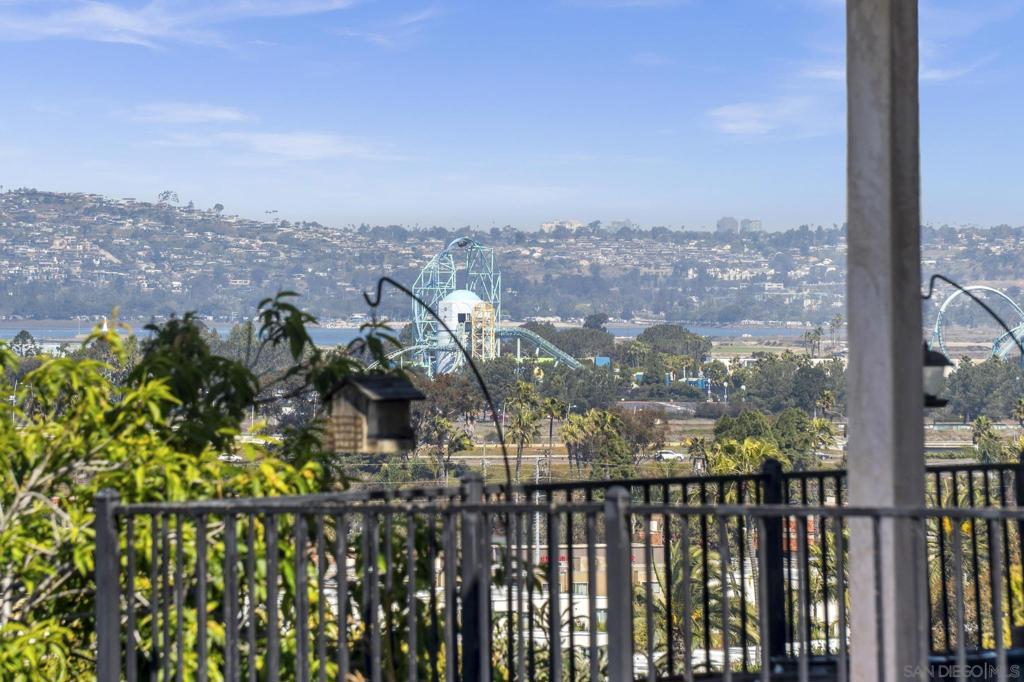 https://media.crmls.org/mediaz/89b7f525-d57d-4572-9656-a350933ab6d5.jpg?preset=X-Large
