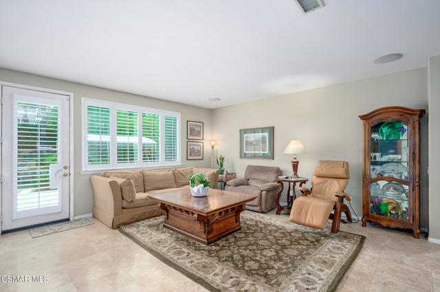 4566 Bluewood Court, Moorpark CA: https://media.crmls.org/mediaz/89b832f0-df60-492c-b2c0-ef7315b131ef.jpg