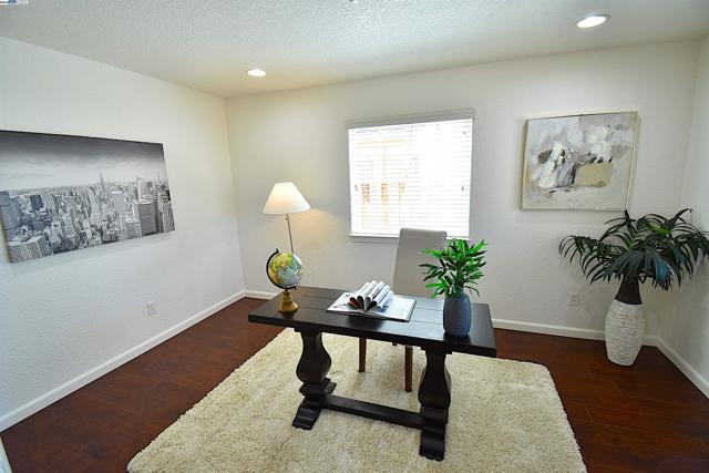 33332 Depot Rd, Union City CA: https://media.crmls.org/mediaz/89b864c3-9c59-4943-8d36-812987ec9ecf.jpg