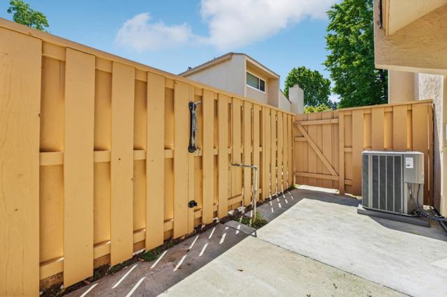 125 Connemara Way, Sunnyvale CA: https://media.crmls.org/mediaz/89b89192-b39f-4491-aa35-2960d0bb70a2.jpg