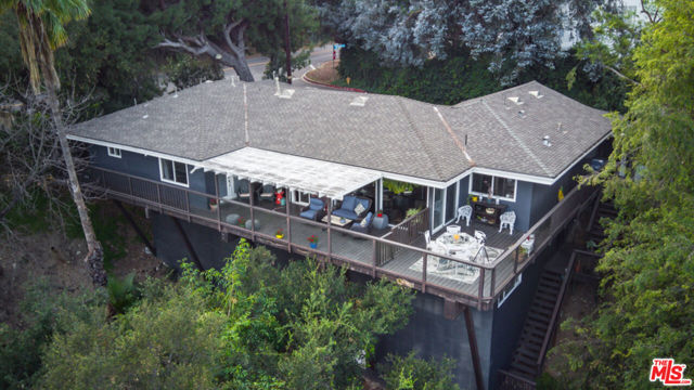3200 Wrightwood Drive, Studio City CA: https://media.crmls.org/mediaz/89b8975f-db30-4408-95d3-c30807bf1e7a.jpg