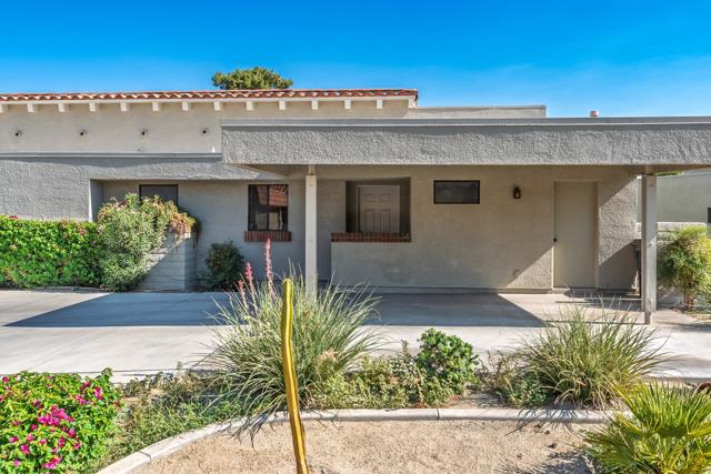40155 Baltusrol Circle, Palm Desert CA: https://media.crmls.org/mediaz/89b92564-88e6-4fdc-8ba1-157ea551f66f.jpg