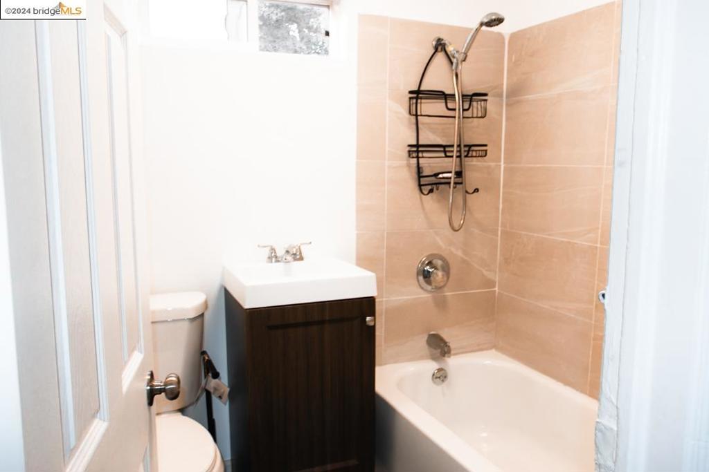 https://media.crmls.org/mediaz/89b9e745-832f-47d5-9935-b1d31fad0820.jpg?preset=X-Large