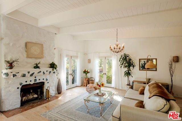 21316 Encina Road, Topanga CA: https://media.crmls.org/mediaz/89ba08d2-3924-4e66-90e6-ba9ca7cd4fd3.jpg