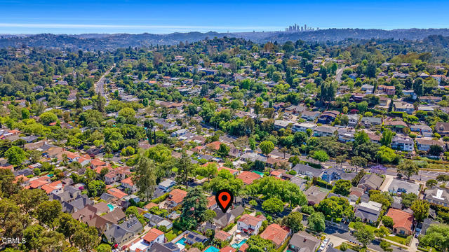 110 Glen Summer Road, Pasadena CA: https://media.crmls.org/mediaz/89ba71a4-5cb2-41c8-8fda-da099976f183.jpg