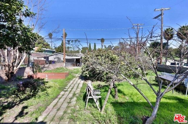 Image 43 of 47 For 3996 Teak Street