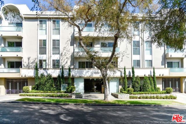 1818 Thayer Avenue, Los Angeles CA: https://media.crmls.org/mediaz/89bb2875-72be-4980-9b81-1ad513aa7468.jpg