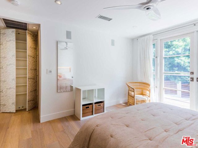 3279 Ledgewood Drive, Los Angeles CA: https://media.crmls.org/mediaz/89bb508b-60fb-4148-b9a8-543a2a180207.jpg