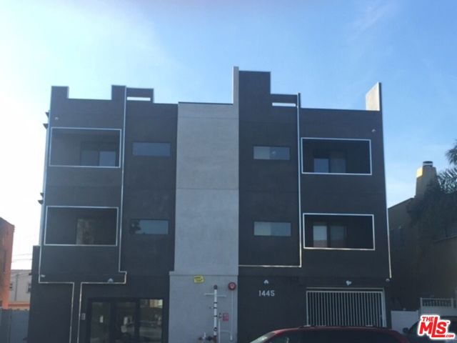 1445 S FAIRFAX Avenue, Los Angeles CA: https://media.crmls.org/mediaz/89bb9ad5-3362-4624-98c8-60cfe863eb60.jpg