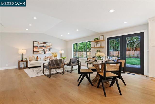 721 Sinnet Ct, Danville CA: https://media.crmls.org/mediaz/89bbb737-96ea-4fa8-b8f9-6f7303314942.jpg