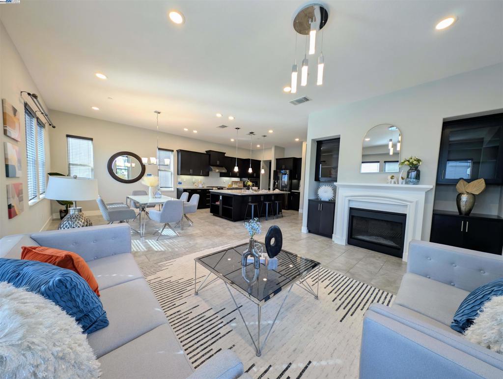 1380 Brookline Loop