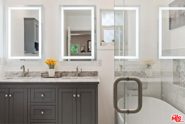 13155 Hartsook Street, Sherman Oaks CA: https://media.crmls.org/mediaz/89bc31e9-e752-4331-a6ec-b537a97be39d.jpg