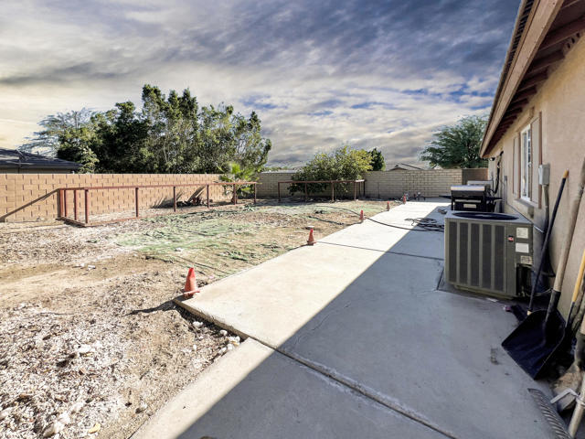 52402 Michelle Drive, Coachella CA: https://media.crmls.org/mediaz/89bc477f-b007-4442-b8da-d85978a1794a.jpg