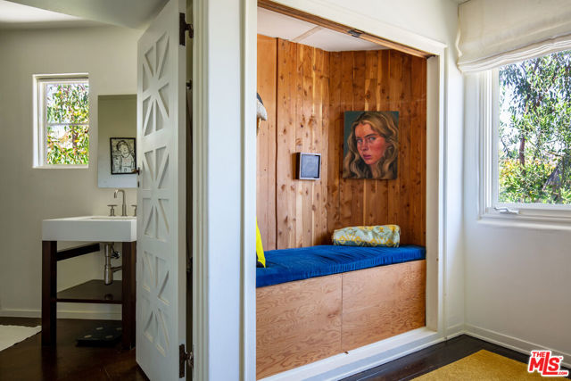 2249 Mountain Oak Drive, Los Angeles CA: https://media.crmls.org/mediaz/89bc6609-400c-4e83-bdd5-9019b7ccaf69.jpg