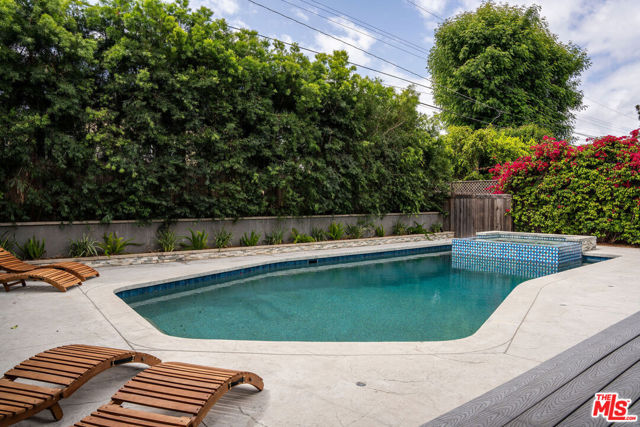 17638 Lemay Street, Lake Balboa CA: https://media.crmls.org/mediaz/89bcc2c8-25c1-4fd3-abc1-a122a2fc0af8.jpg