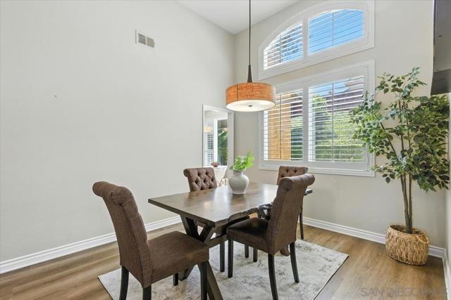 12224 Mulholland Ct, San Diego CA: https://media.crmls.org/mediaz/89bdb6b4-bb1c-44aa-b940-e6496d0102ec.jpg
