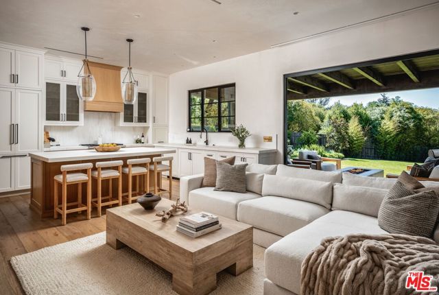 2775 Sycamore Canyon Road, Santa Barbara CA: https://media.crmls.org/mediaz/89bdc796-c12a-4baf-8785-8e458294fe0c.jpg