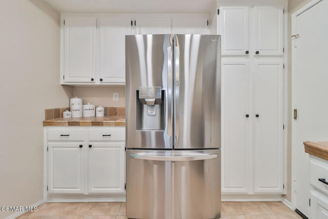 388 Country Club Drive, Simi Valley CA: https://media.crmls.org/mediaz/89be30f9-b6ea-4e6a-bfe2-e66bc215cd03.jpg