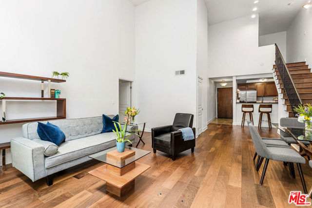 1633 S Bentley Avenue, Los Angeles CA: https://media.crmls.org/mediaz/89be8cc9-8b43-45ae-8625-f4d05c5816c8.jpg