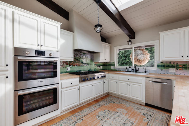 3629 Serra Road, Malibu CA: https://media.crmls.org/mediaz/89beab57-bb7a-41ac-b3d7-a0b522f83f4e.jpg