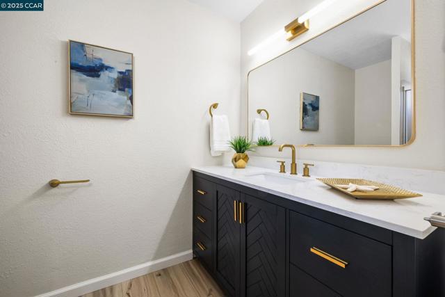 9 Glen Dr, Fairfax CA: https://media.crmls.org/mediaz/89bfd883-f250-421a-8aa6-4553715958e9.jpg