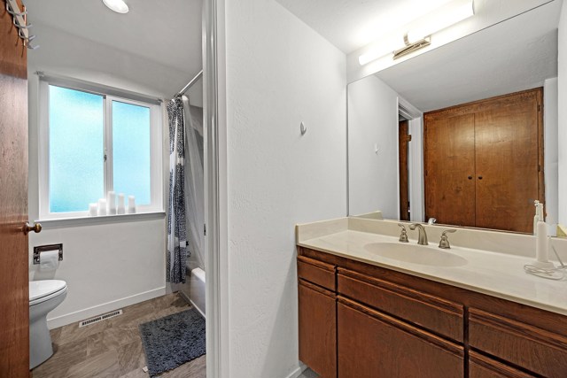 Image 21 of 51 For 5982 Ascot Dr