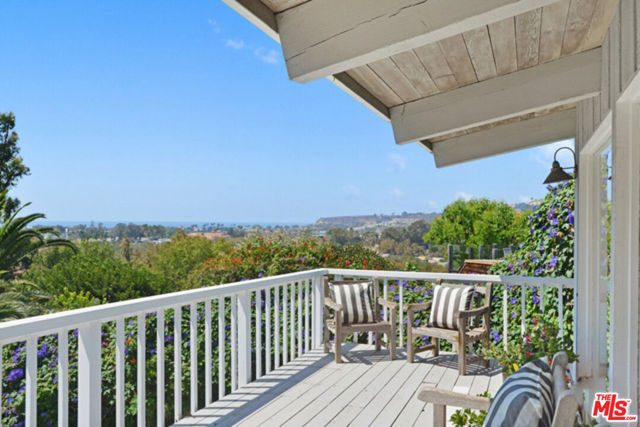 3629 Serra Road, Malibu CA: https://media.crmls.org/mediaz/89c0a4fc-184f-4dc1-bd06-076dfdf4a183.jpg