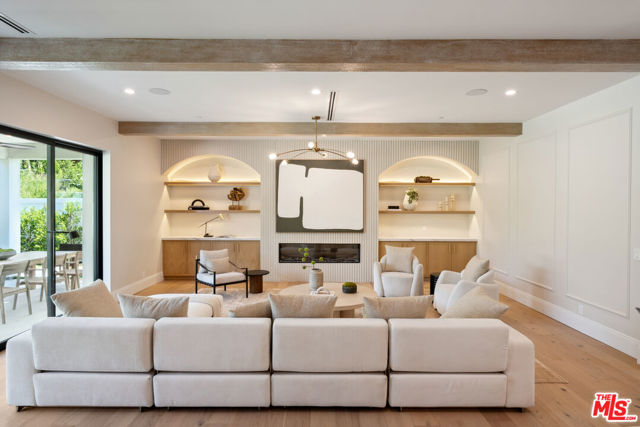 5036 Woodley Avenue, Encino CA: https://media.crmls.org/mediaz/89c0d26c-9551-448d-bb83-f01d4baf77d0.jpg