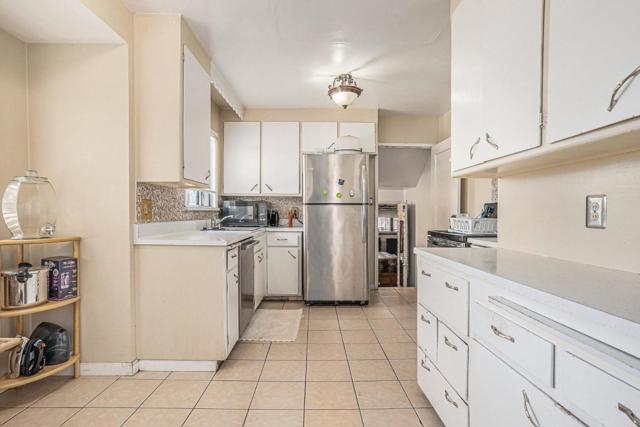 298 Bancroft Avenue, San Leandro CA: https://media.crmls.org/mediaz/89c10fb8-2fa1-4358-b0d1-0f4240e1f032.jpg