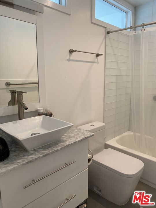 23901 Civic Center Way, Malibu CA: https://media.crmls.org/mediaz/89c16d6a-9984-49e3-a749-9af7e4368d27.jpg