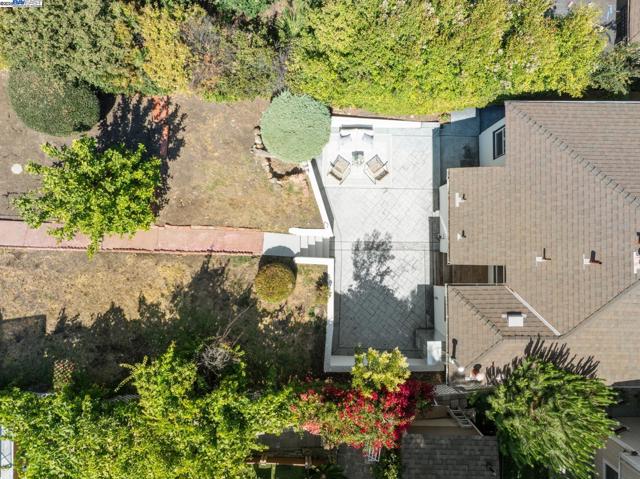 2643 99Th Ave, Oakland CA: https://media.crmls.org/mediaz/89c1995e-47c3-4580-9b90-5c694b9bb03b.jpg