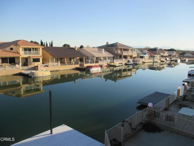 14473 Hurricane Lane, Helendale CA: https://media.crmls.org/mediaz/89c1bd23-12cb-480b-8c09-f8f70b3ba831.jpg