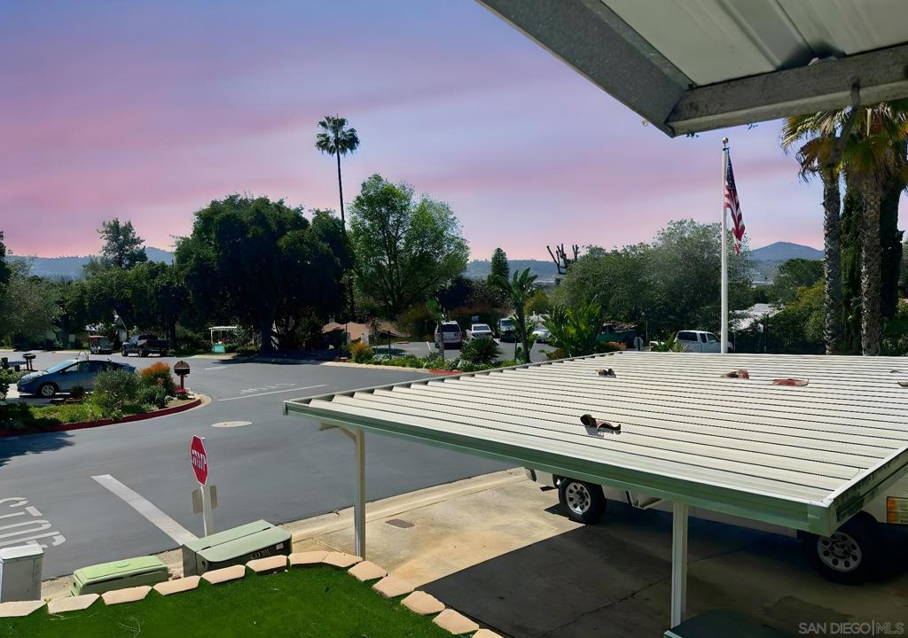 https://media.crmls.org/mediaz/89c1f0c9-ea5c-442e-865a-df8ff9b811c7.jpg?preset=X-Large