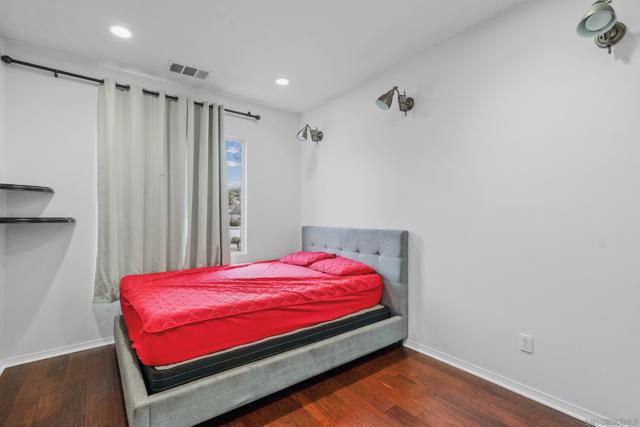 5031 Ballast Lane, San Diego CA: https://media.crmls.org/mediaz/89c20d36-fb10-4a01-825d-f40efee7b65d.jpg