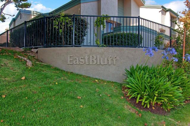 3330 Caminito Eastbluff, La Jolla CA: https://media.crmls.org/mediaz/89c25d18-826d-434c-b753-c036629807aa.jpg