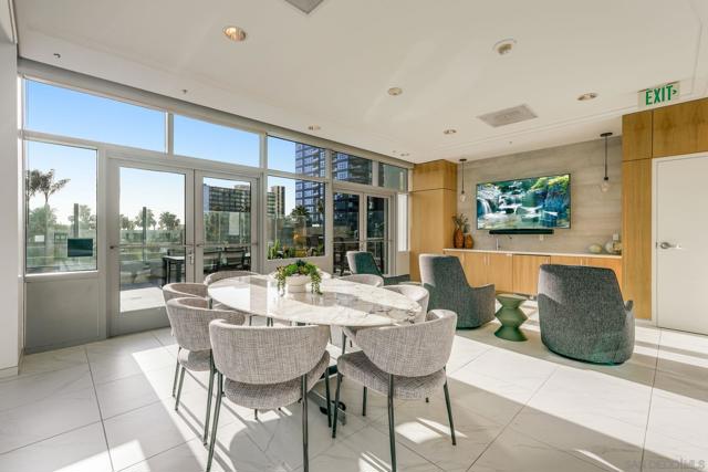 1262 Kettner Blvd, San Diego CA: https://media.crmls.org/mediaz/89c25e88-6f87-4cd2-8a2a-db2bff637833.jpg
