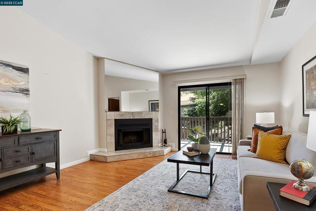 1383 Hull Ln, Martinez CA: https://media.crmls.org/mediaz/89c350df-e315-4d6e-a2d8-d19a0f03271c.jpg