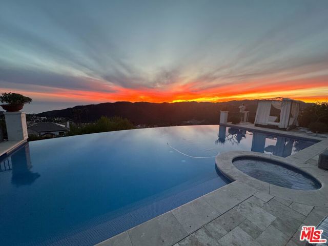 16864 Calle Bellevista, Pacific Palisades CA: https://media.crmls.org/mediaz/89c3d9cd-8a72-4a8f-9727-81f049b980b3.jpg