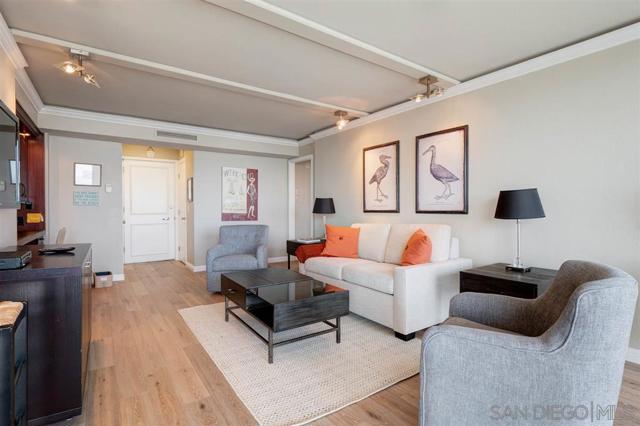 1720 Avenida Del Mundo, Coronado CA: https://media.crmls.org/mediaz/89c413f2-ad0f-48da-be0c-fbbeb1acf462.jpg