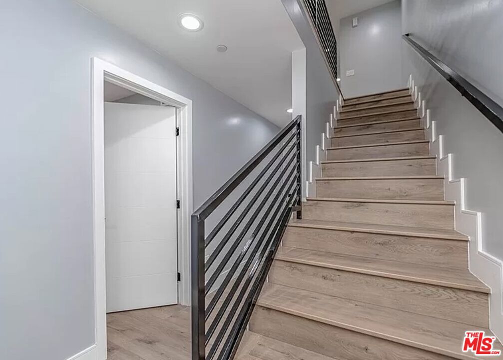 https://media.crmls.org/mediaz/89c51878-1705-4917-be48-cd80154f30d0.jpg?preset=X-Large