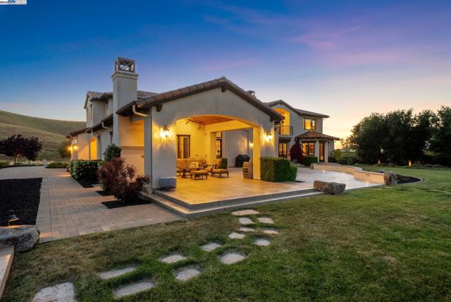 6340 Inspiration Ter, Pleasanton CA: https://media.crmls.org/mediaz/89c53db6-0ef9-4b36-af84-73c8b2bf3de2.jpg